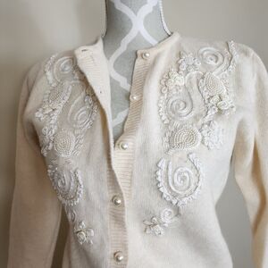 VTG 1950s Lambswool Angora Embroidered Ivory Cream Pearl Knit Cardigan Sweater